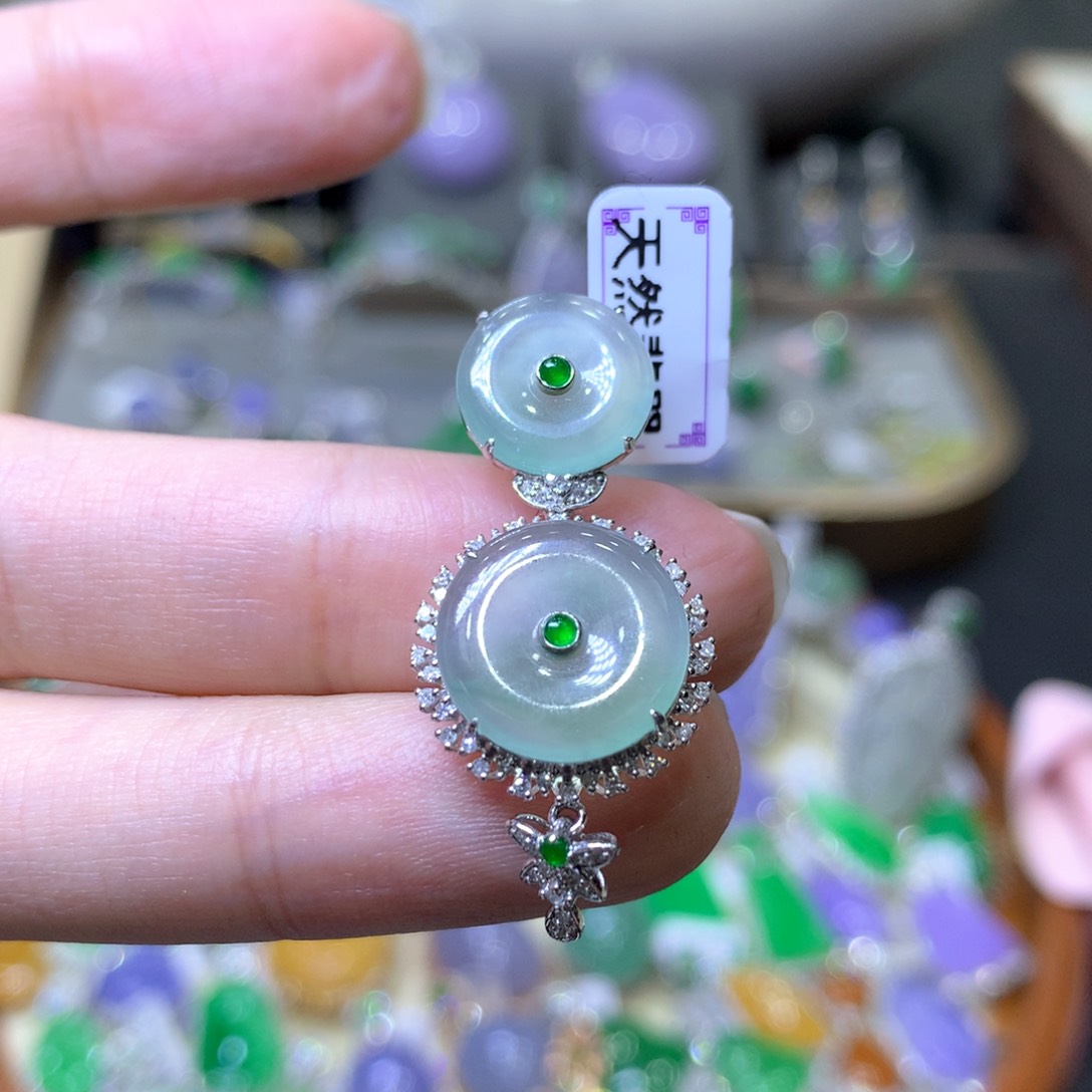 【闪购商品】翡翠颈饰18K金镶嵌翡翠吊坠项链