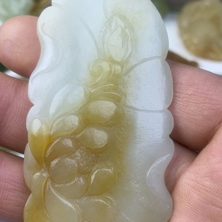 和田玉（糖玉）未镶嵌颈饰