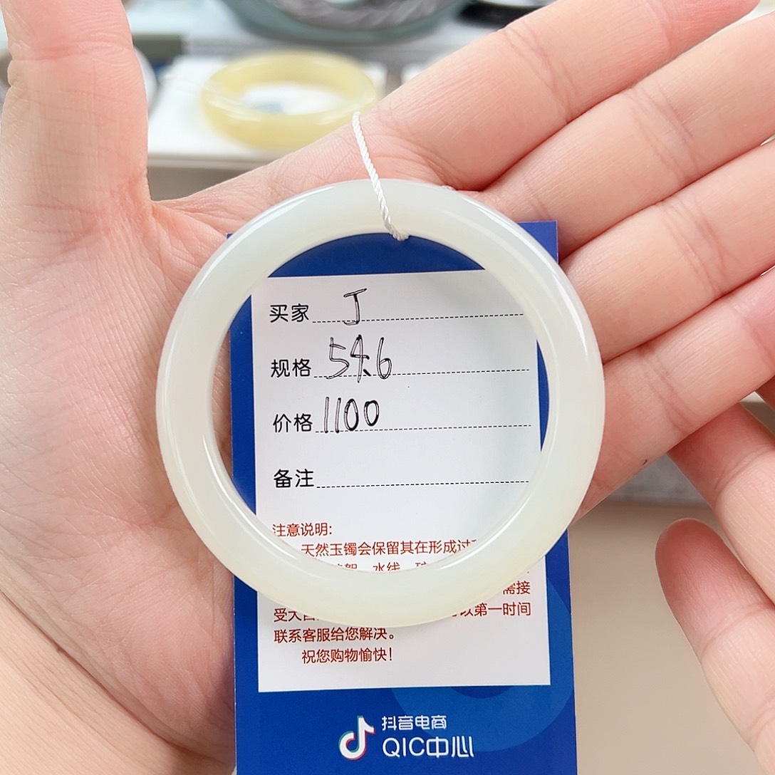 ****G未镶嵌手镯和田玉