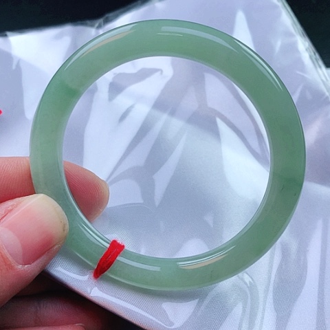 翡翠手镯未镶嵌翡翠手镯未镶嵌