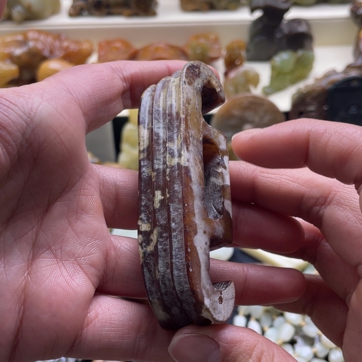 蛇纹石玉颈饰未镶嵌