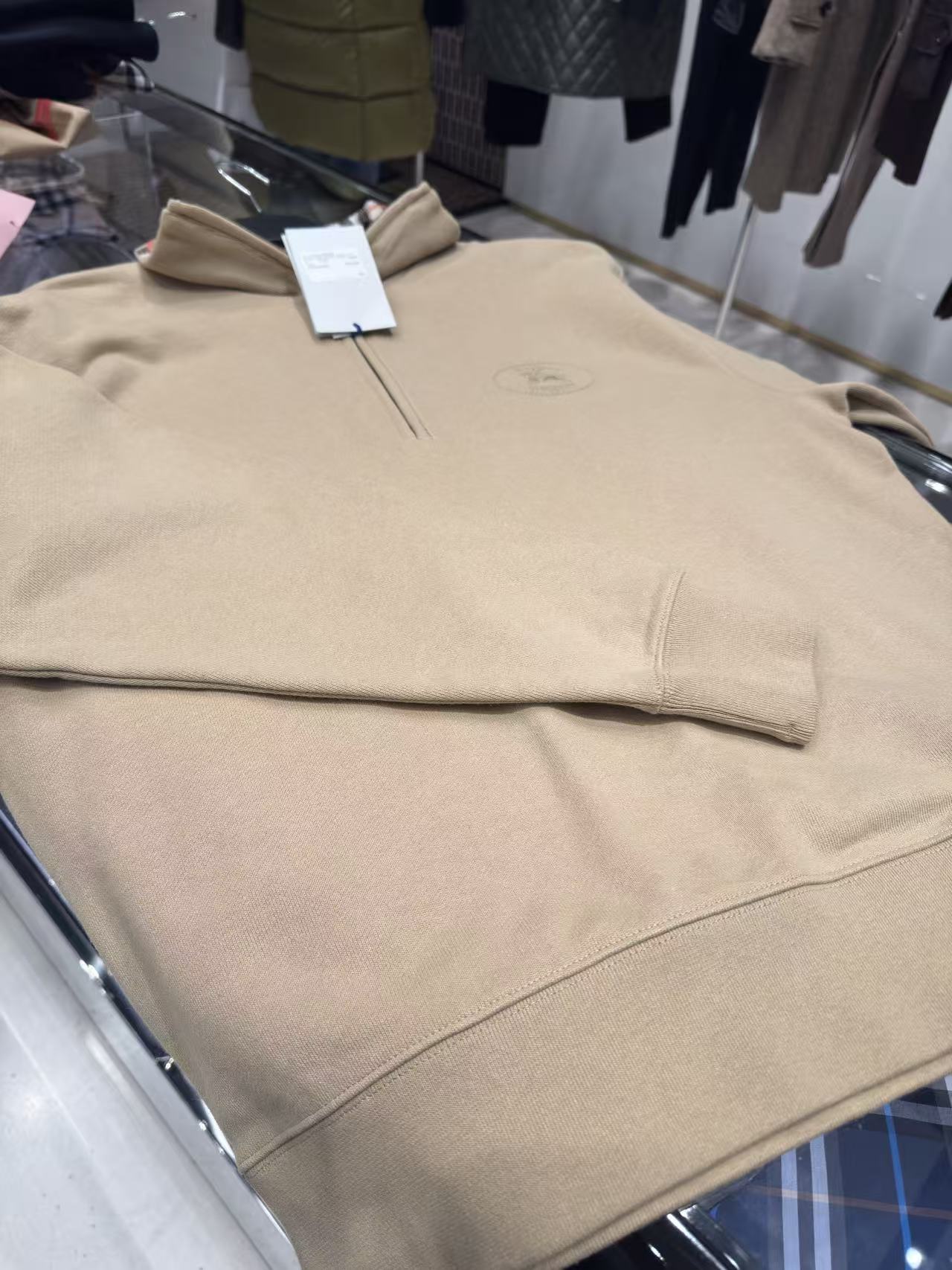 未使用 BURBERRY/博柏利 博柏利 奶茶色卫衣 折扣款