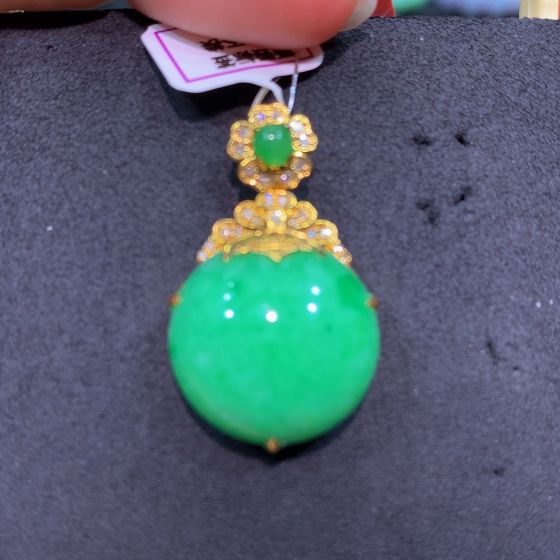 翡翠18K金镶嵌颈饰翡翠