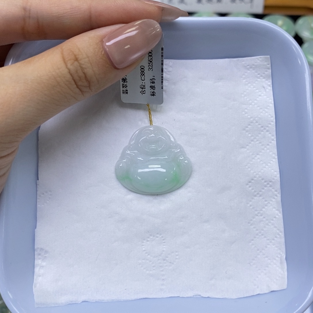 颈饰未镶嵌翡翠小**。佛公