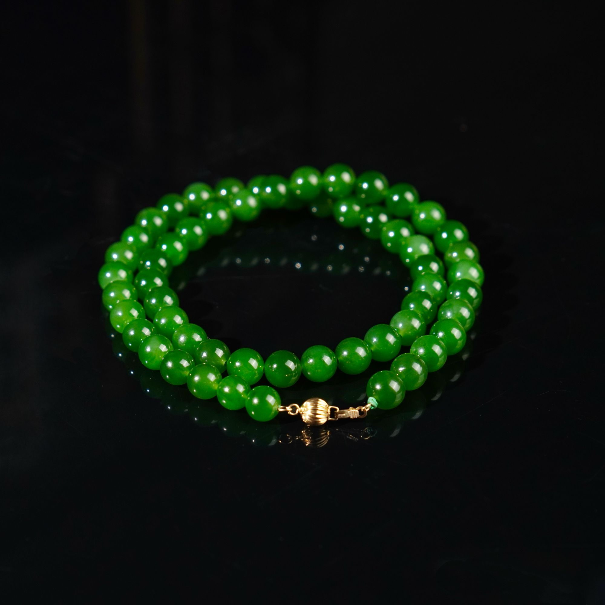 约8mm和田玉碧玉阳绿圆珠18k金扣头项链