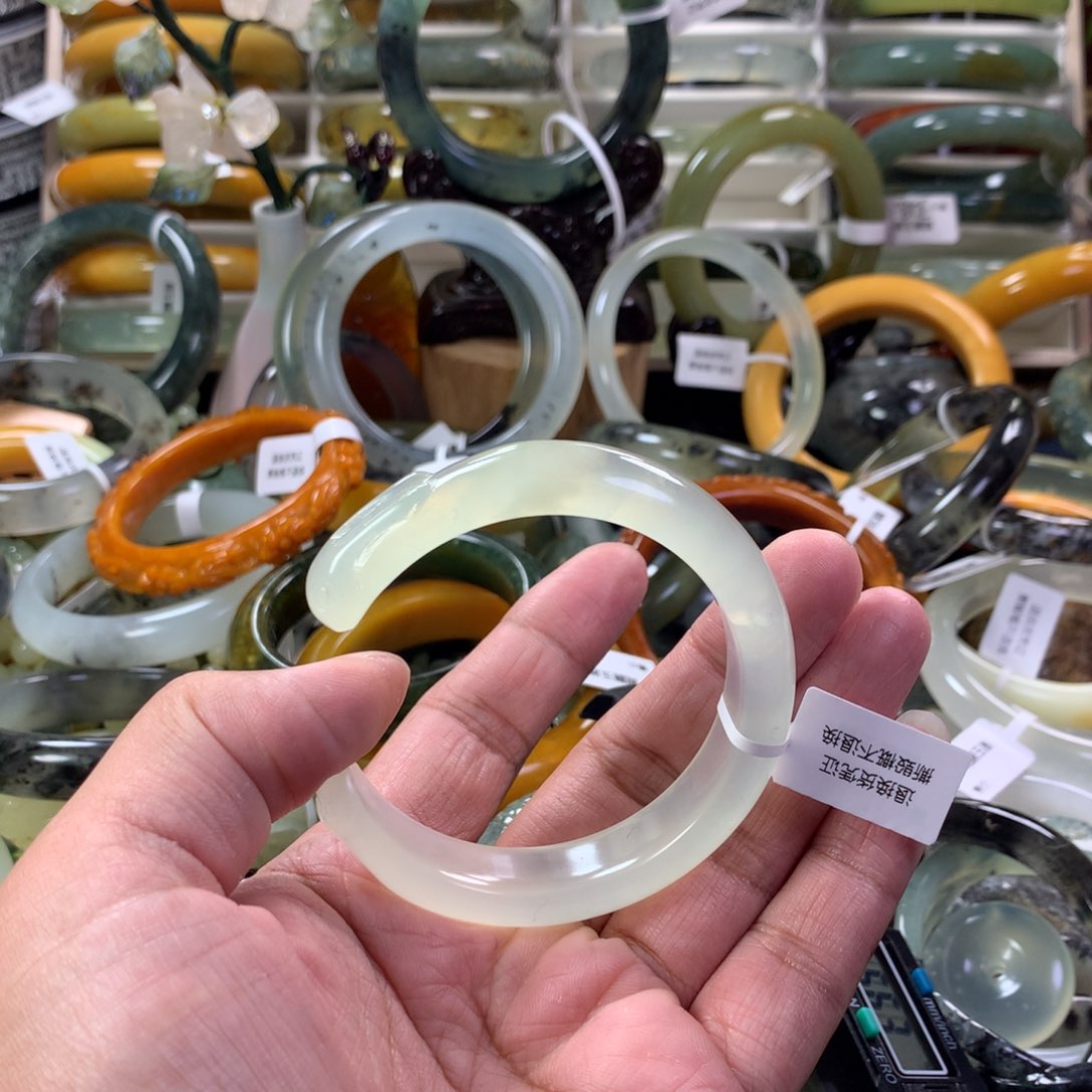 蛇纹石玉手镯未镶嵌小*