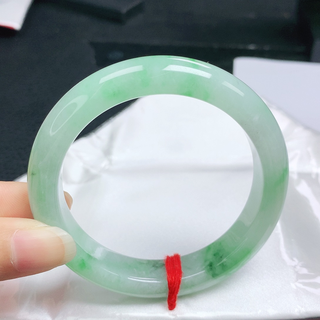 翡翠手镯未镶嵌正
