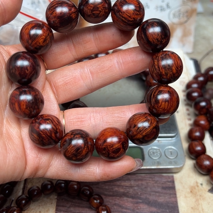 藤类海南红降18黑金底天花板