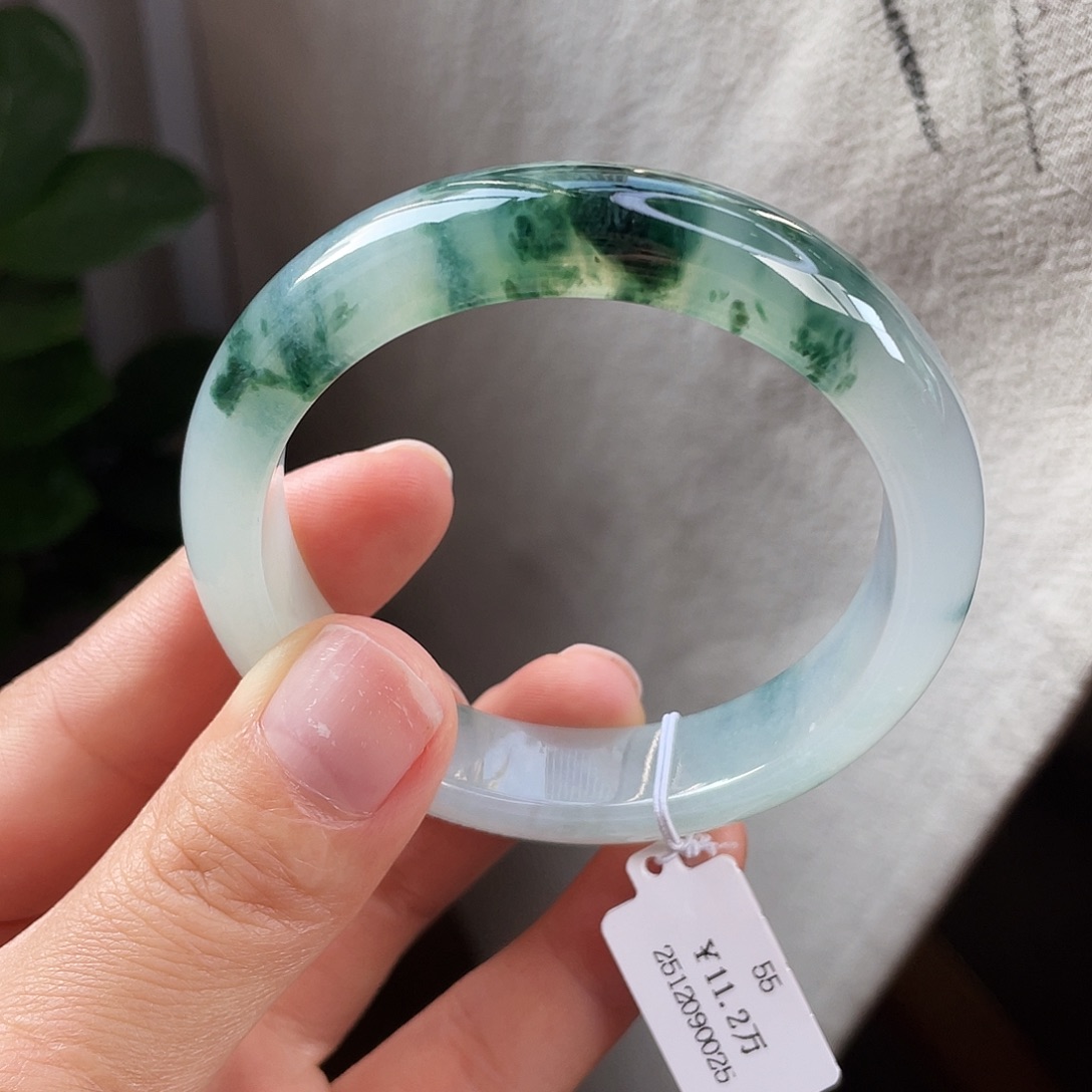 翡翠未镶嵌手镯55冰胶飘绿花