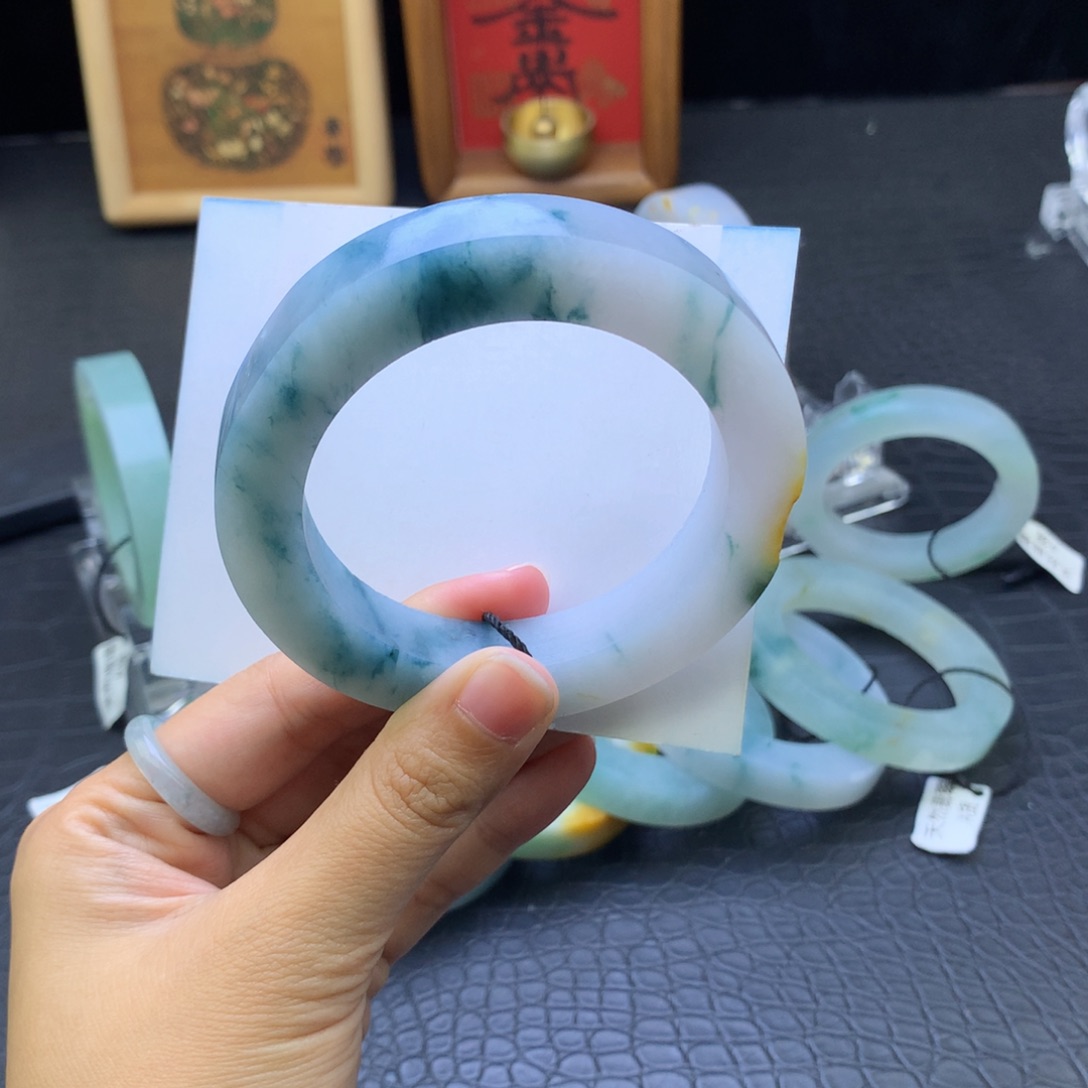 定制翡翠未镶嵌翡翠手镯