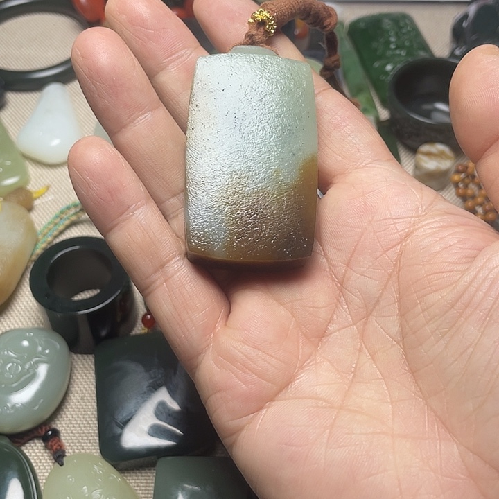 和田玉（糖玉）未镶嵌颈饰