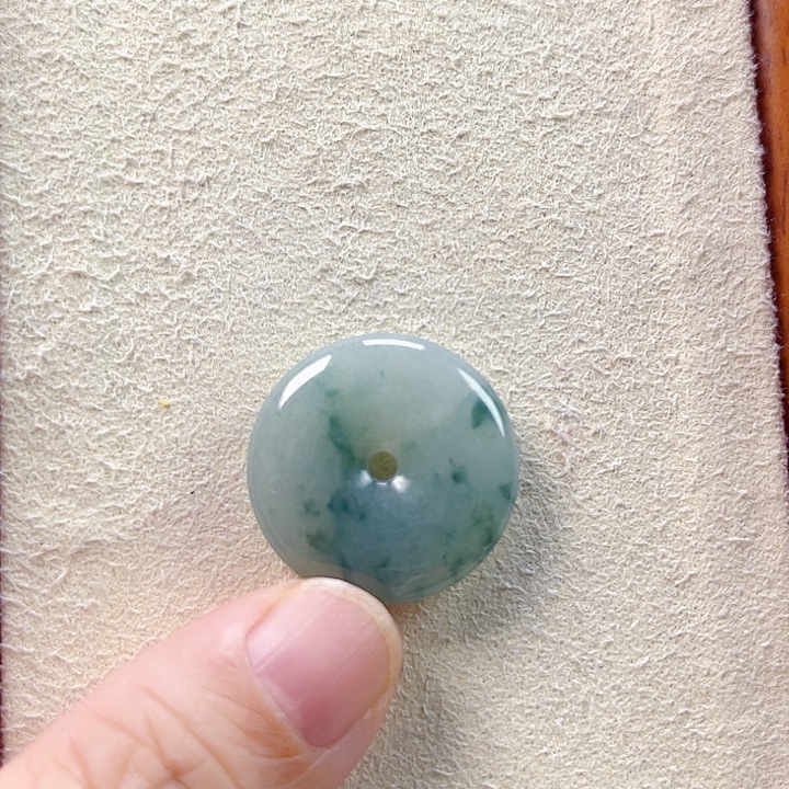 翡翠未镶嵌颈饰孤品