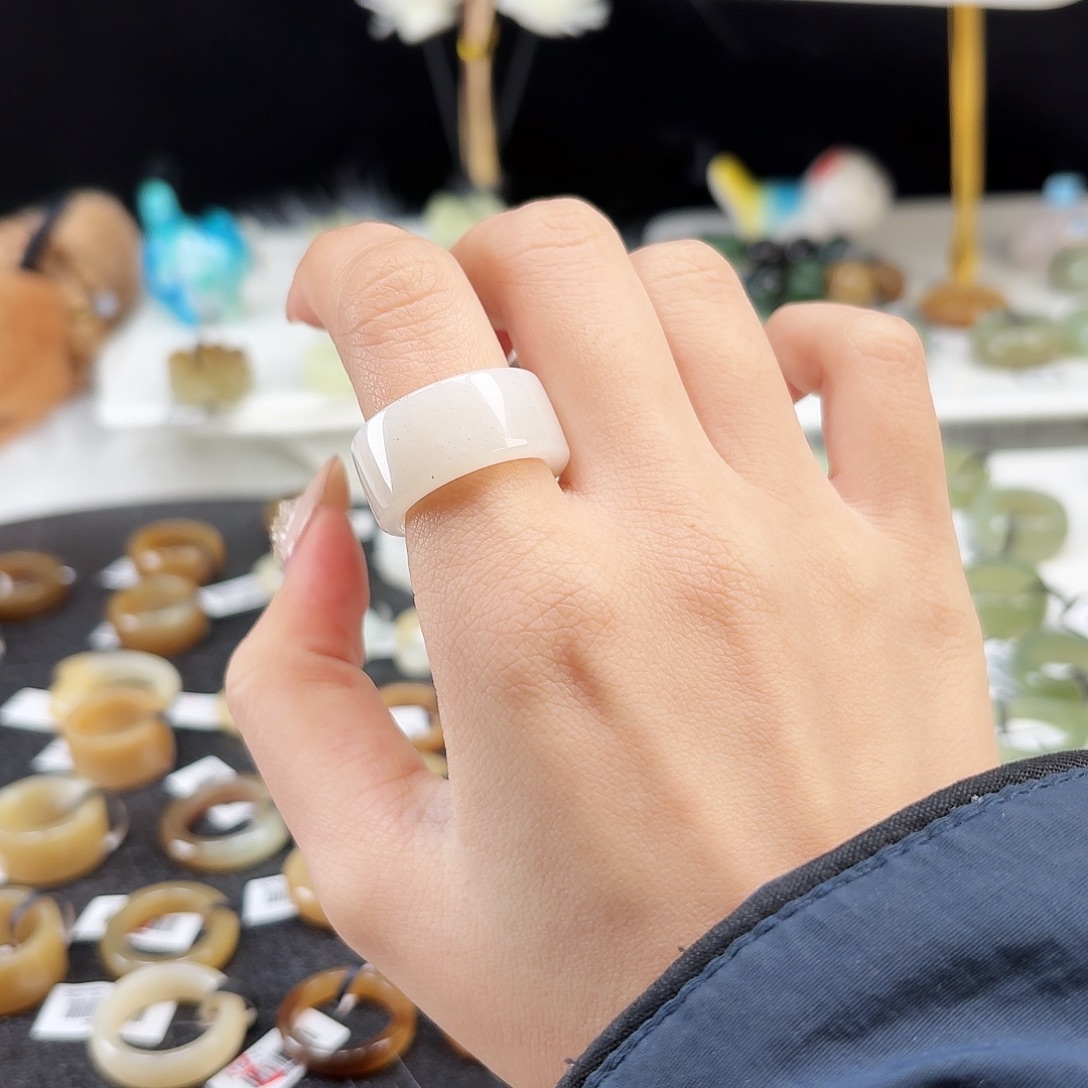 和田玉未镶嵌戒指P95俄白直切17.3