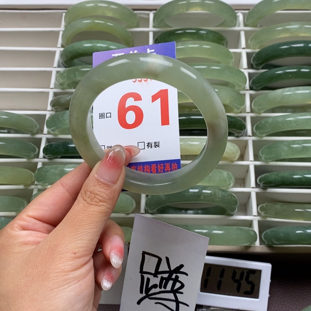 岫玉手镯未镶嵌我