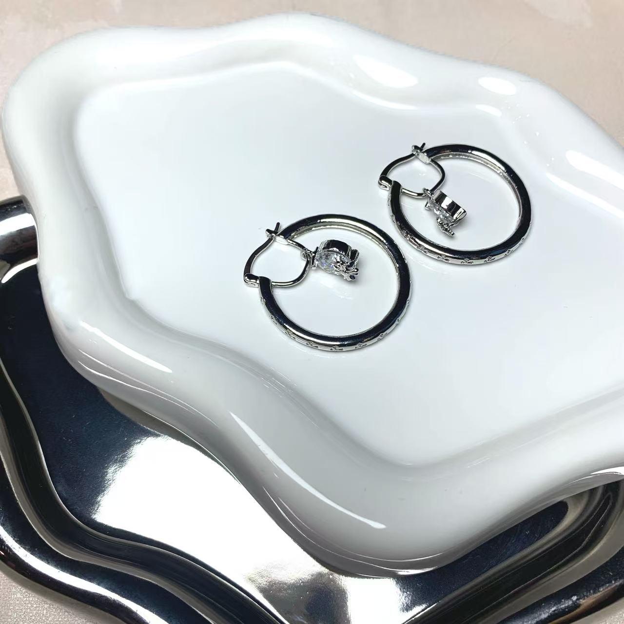 铜合金合成锆石耳饰 十字精致百搭耳圈