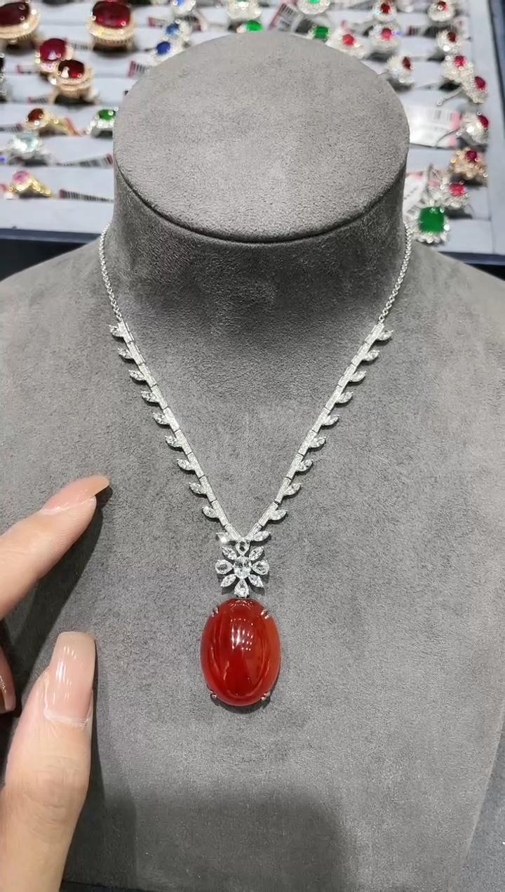  18K金镶嵌天然芬达石项链