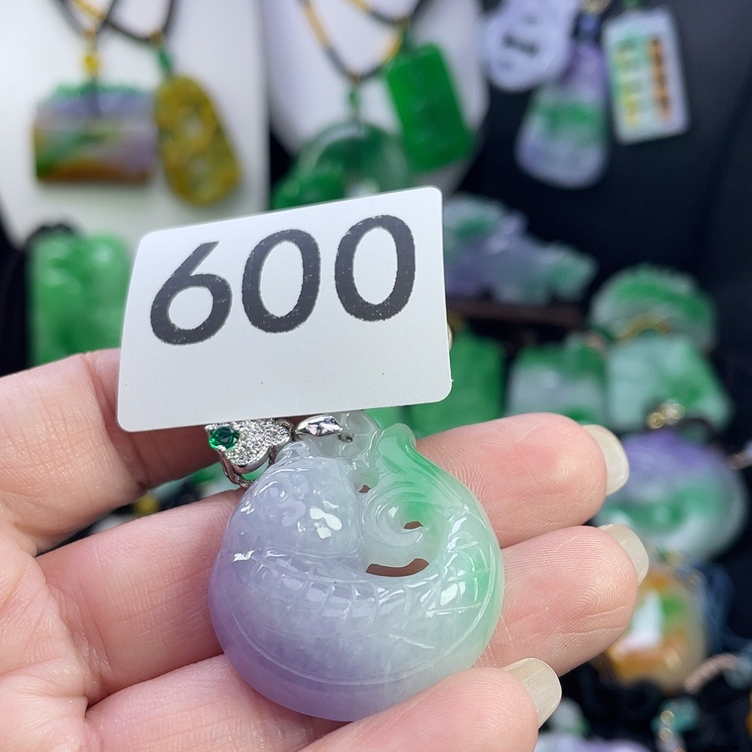 翡翠未镶嵌吊坠(赠链)