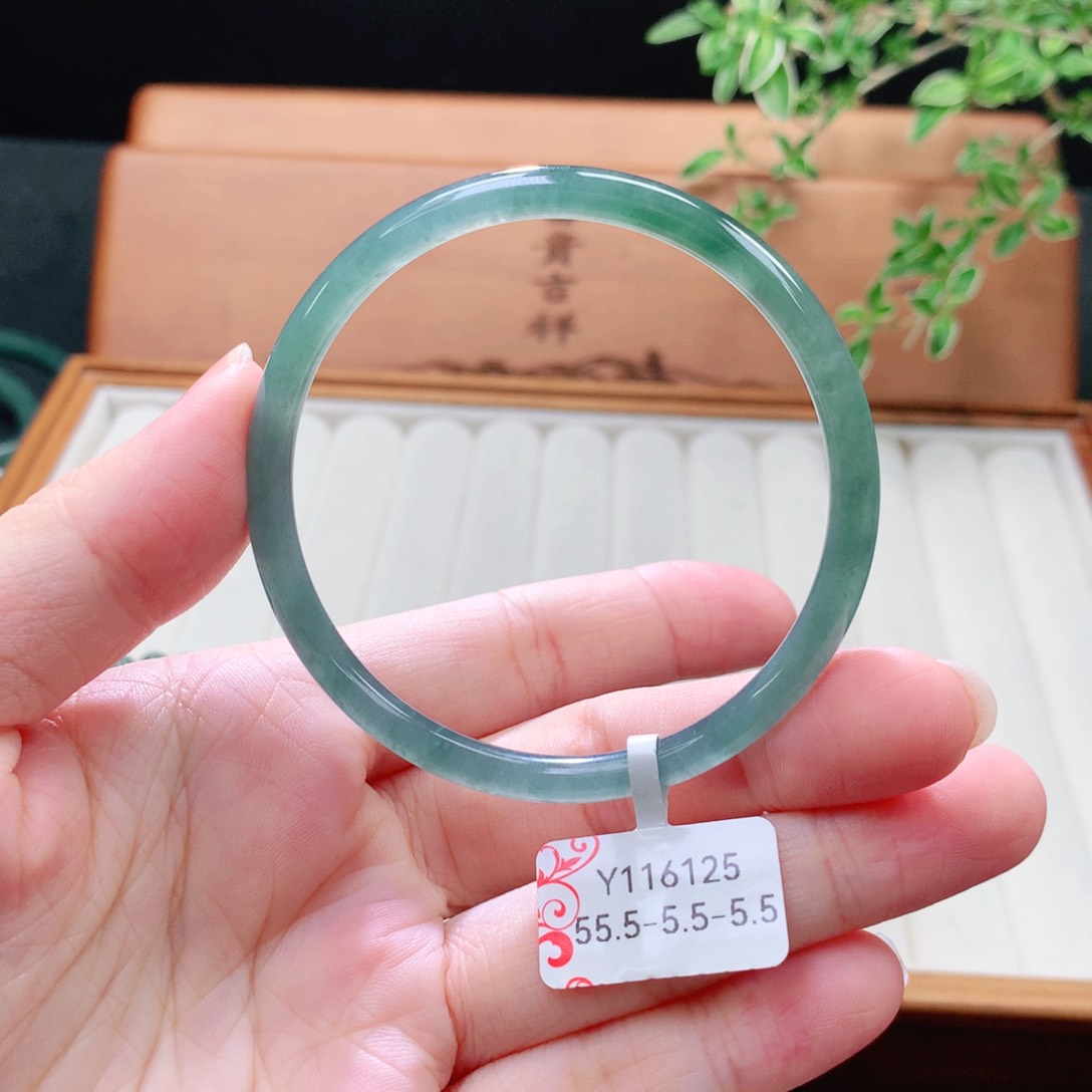 未镶嵌手镯（圆镯）翡翠