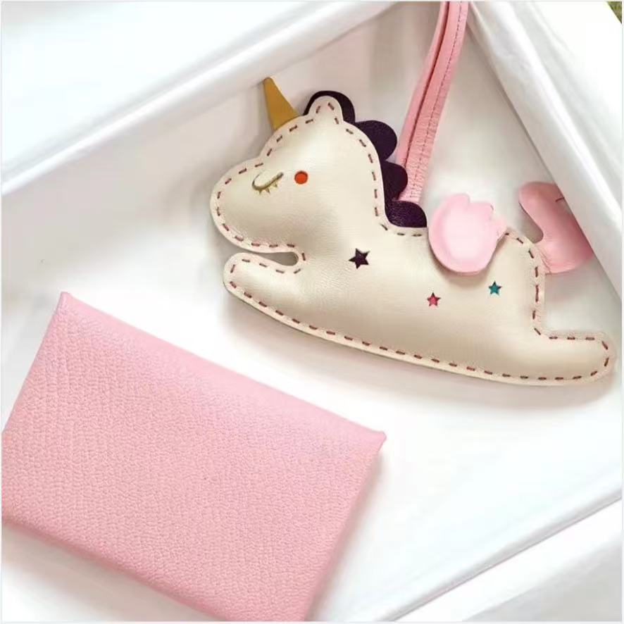 【红奢6号店】25k 丝绒蝴蝶结包（小马挂件）