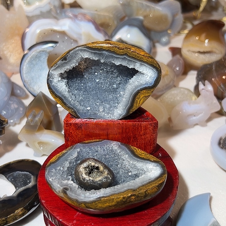 玛瑙/玉髓无未镶嵌凤*酱九眼聚宝盆