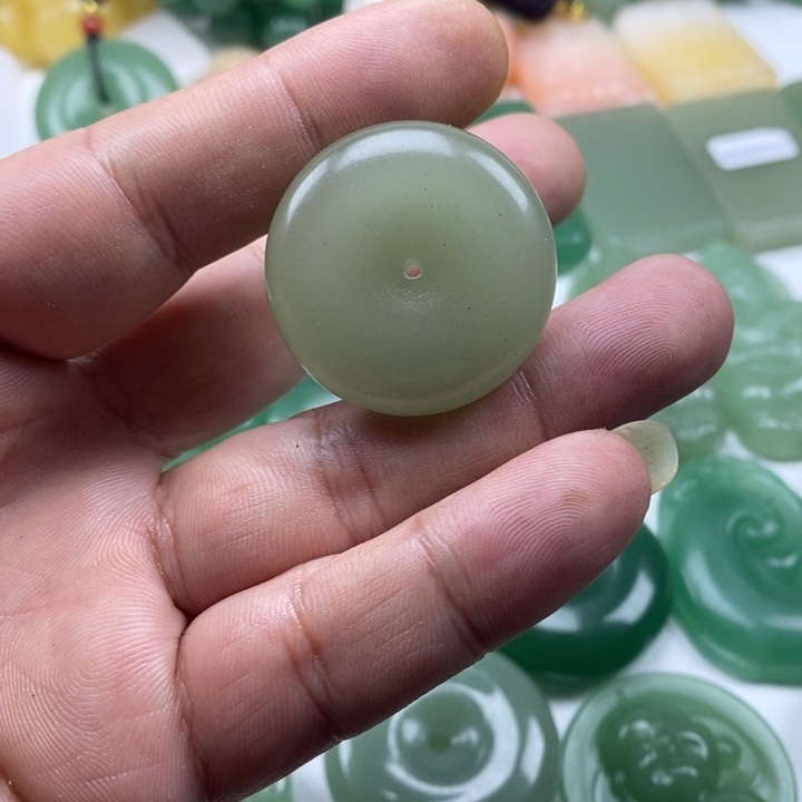 东陵石颈饰未镶嵌辉*哥