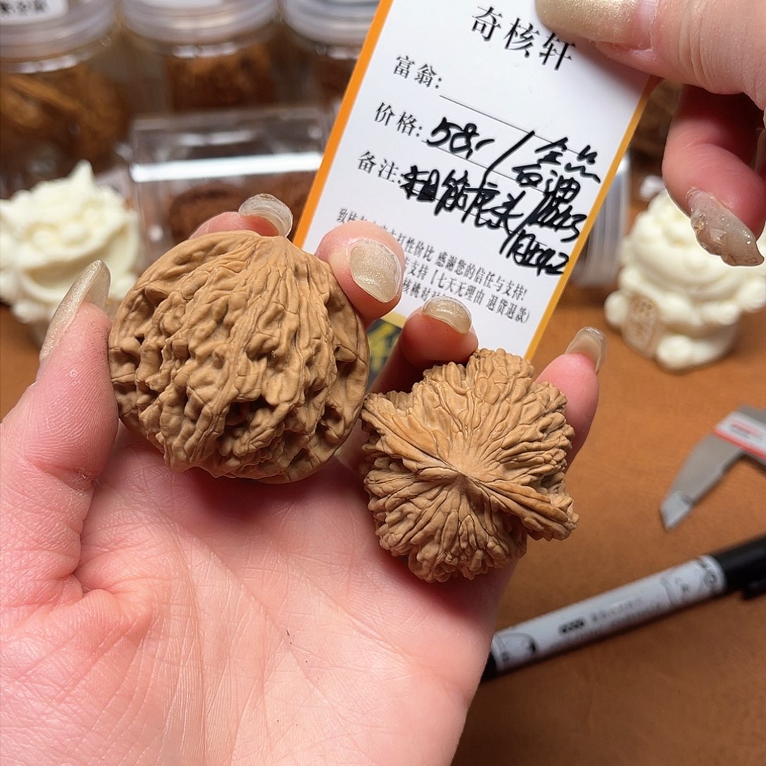 文玩核桃吊坠粗筋虎头王全品