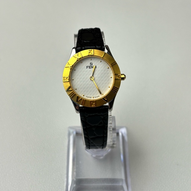 95新 FENDI/芬迪 D2814/女士石英腕表/表径26mm百搭金色