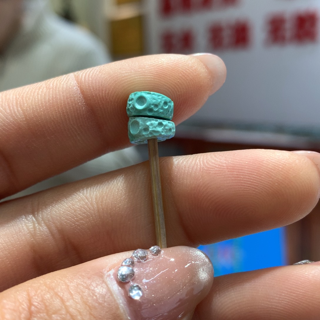 绿松石配饰未镶嵌小****?