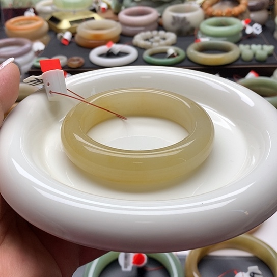 石英质玉手镯未镶嵌