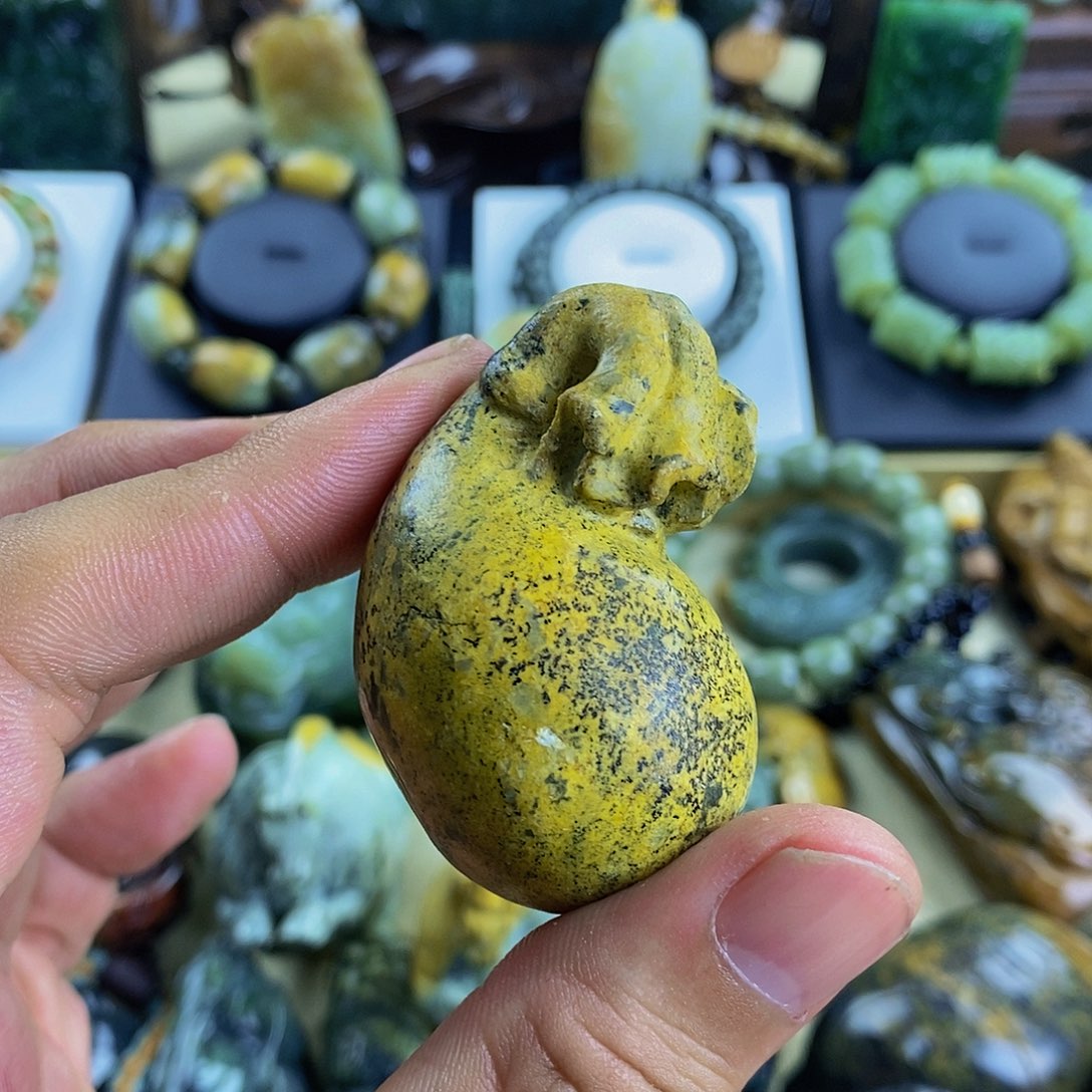 岫岩河磨玉（透闪石质玉）吊坠未镶嵌