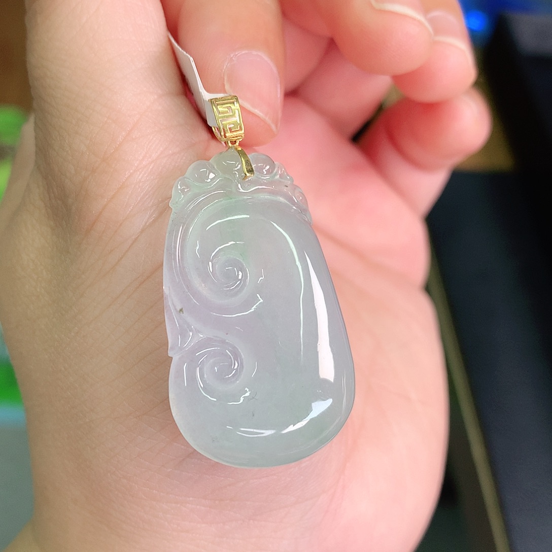 翡翠颈饰18K金镶嵌冰胶飘绿如意32*22*5.5