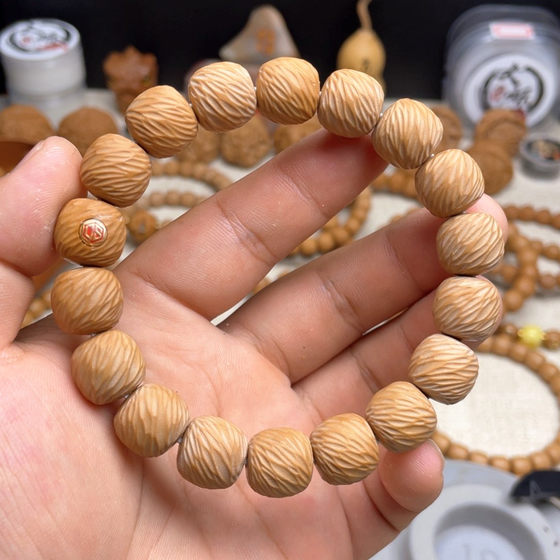 猴头核桃吊坠龙岩云锦