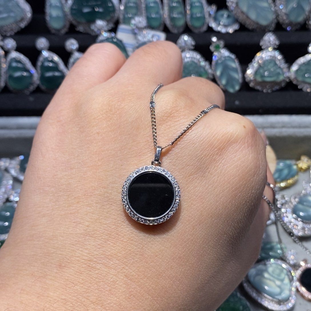 翡翠颈饰未镶嵌翡翠