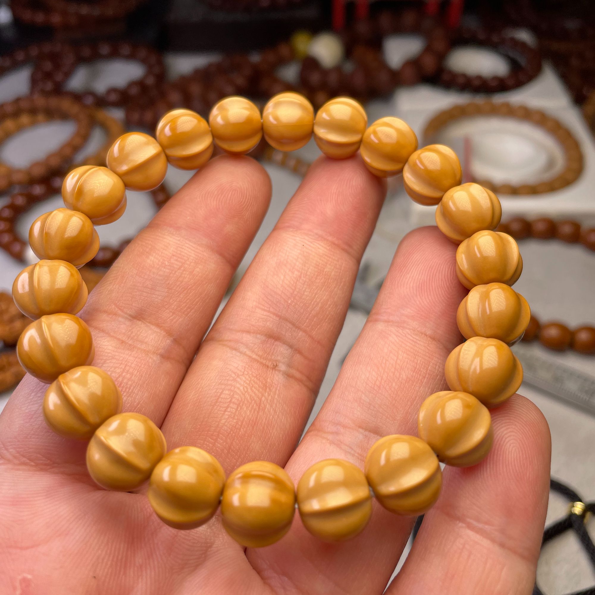 徐胖文玩猴头核桃雕刻三花鲨鱼