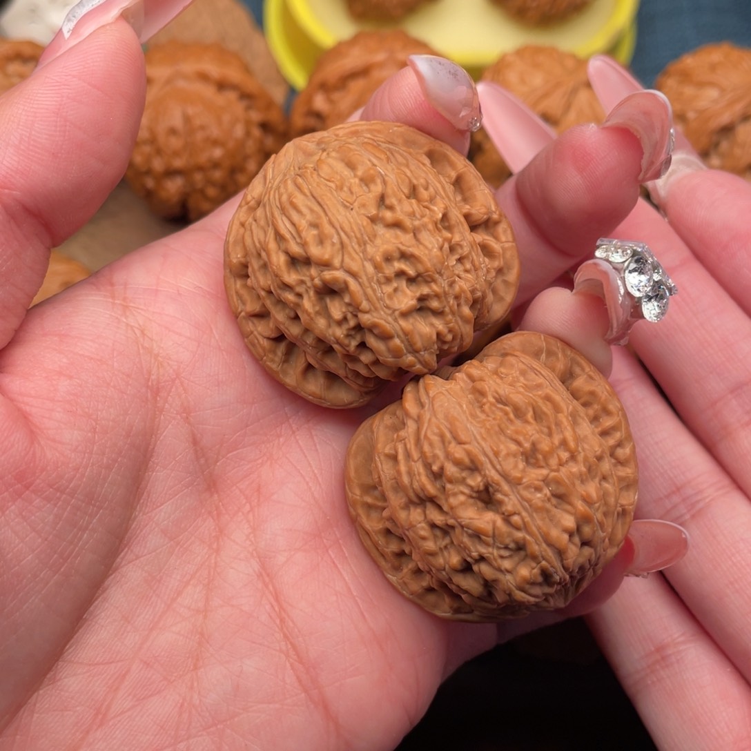 文玩核桃把件全品平谷绣球38.5