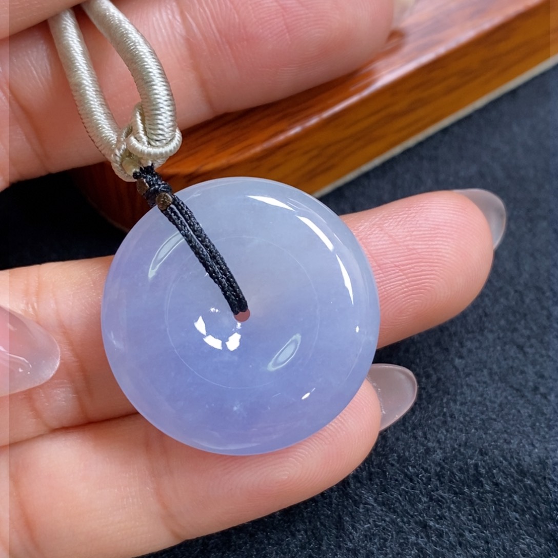 翡翠颈饰未镶嵌平安扣