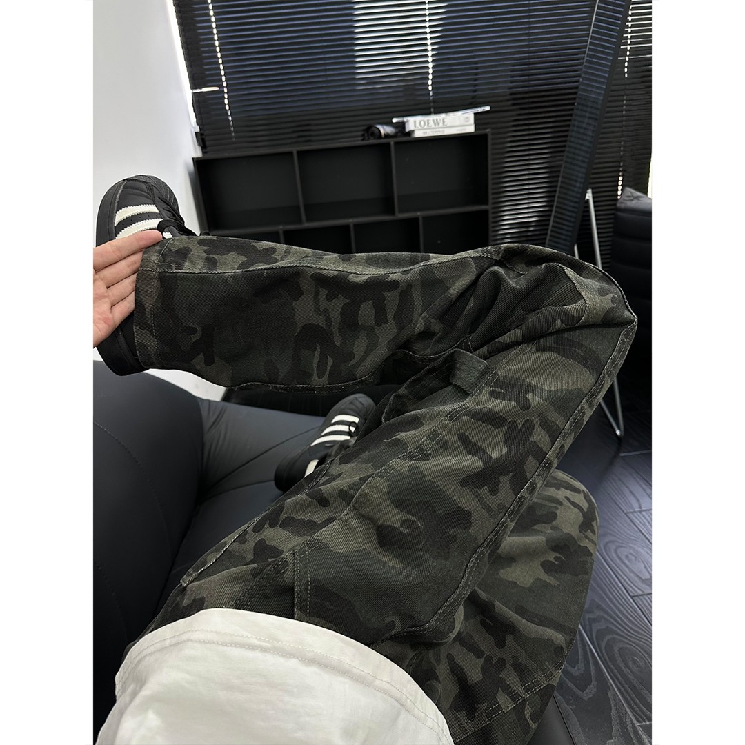 军绿色弯刀迷彩牛仔裤男款夏季美式高街修身工装裤窄版微喇直筒裤