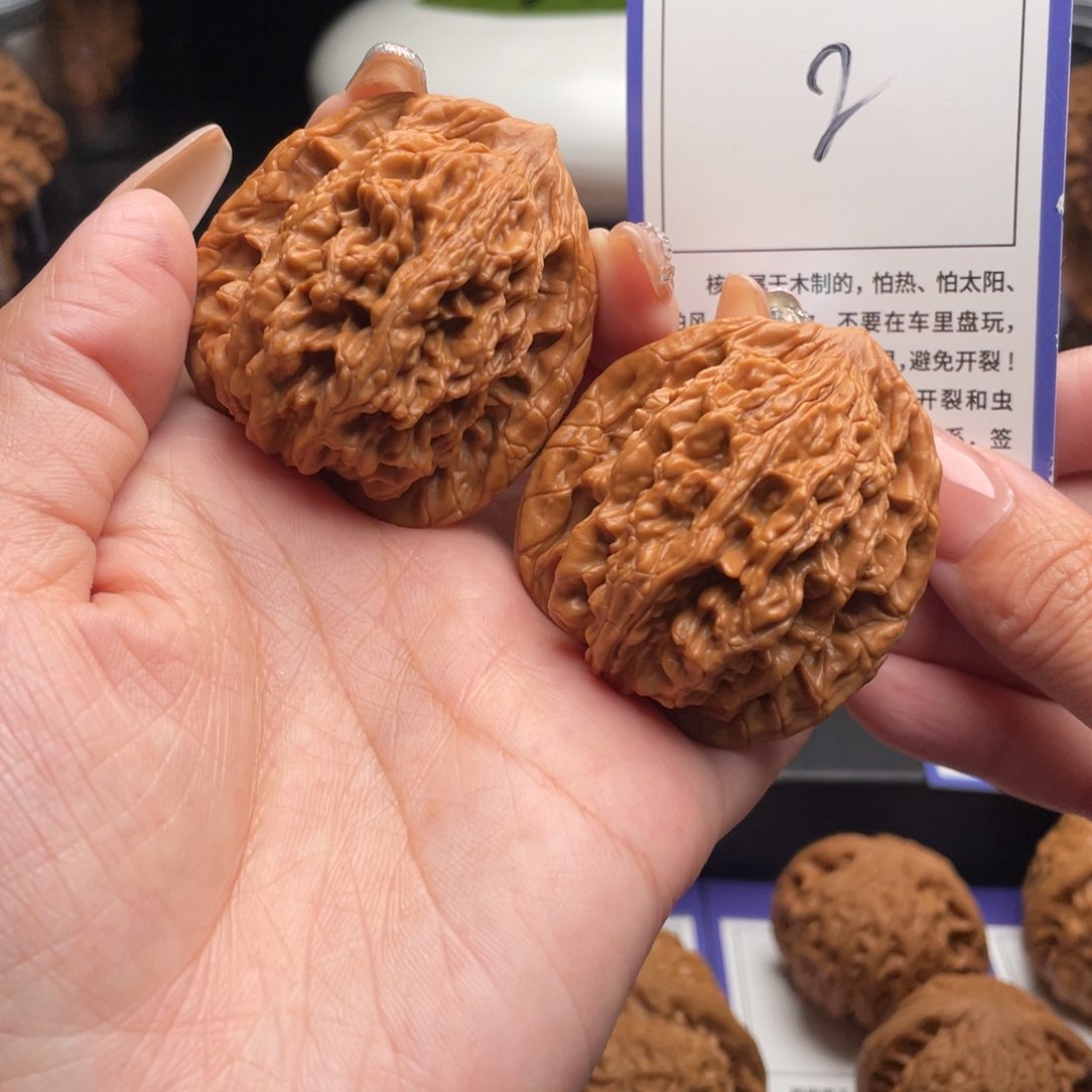 文玩核桃吊坠粗筋虎44