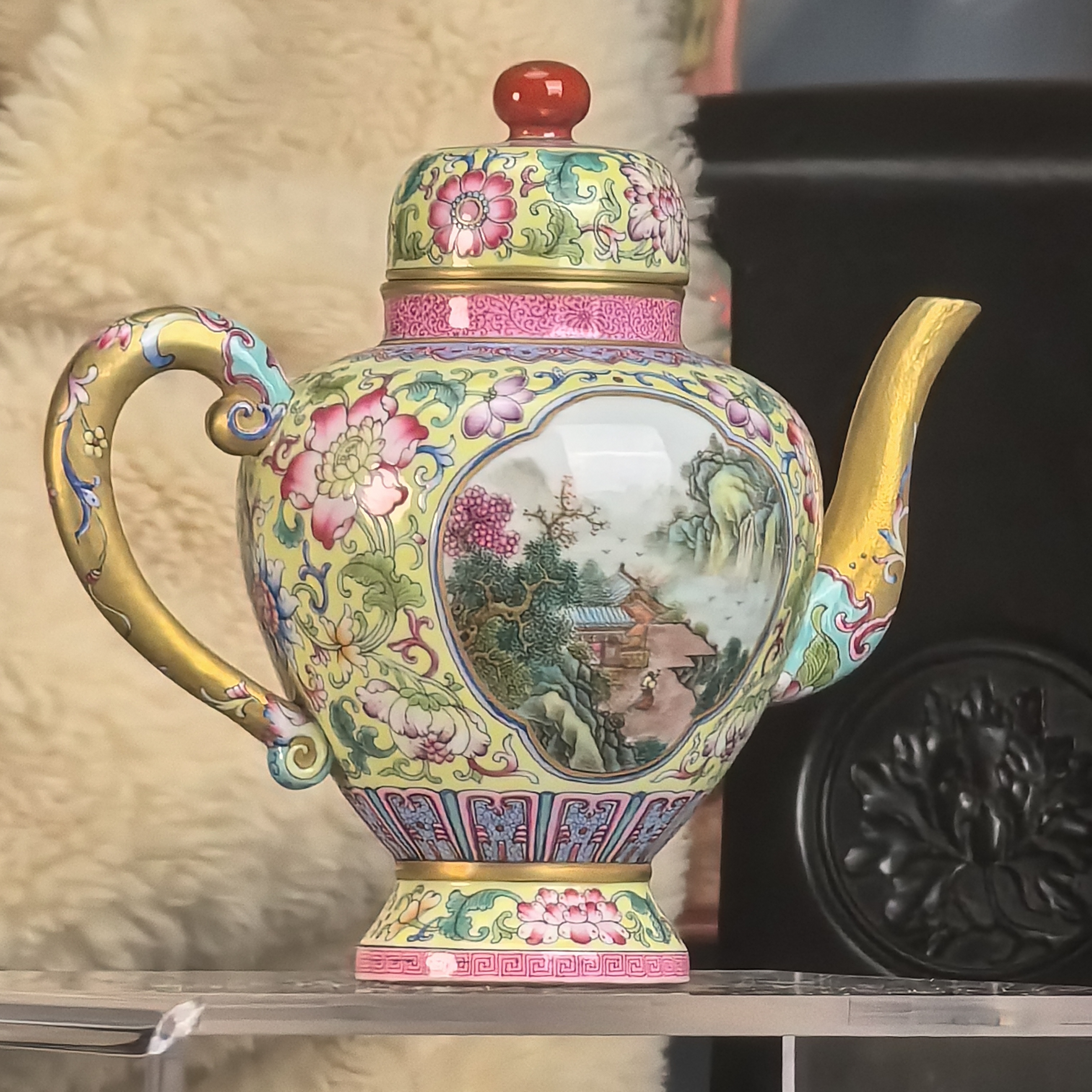 清 珐琅彩黄釉花卉山水开窗高足壶