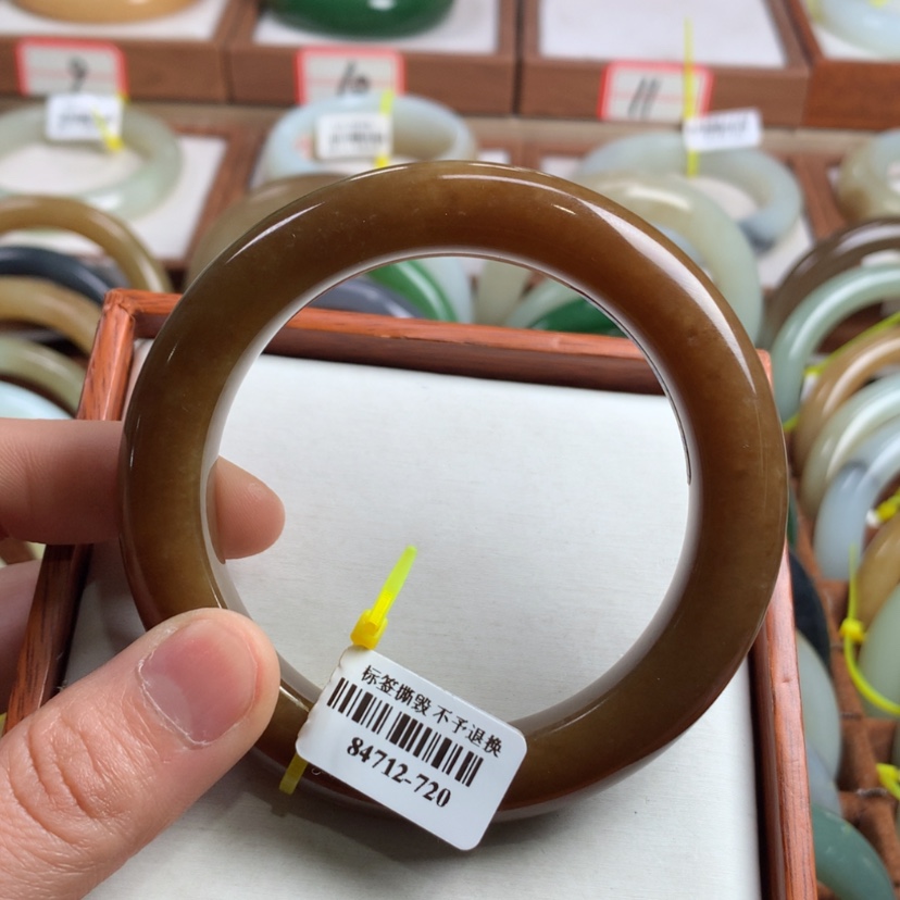 【闪购商品】和田玉手镯未镶嵌59