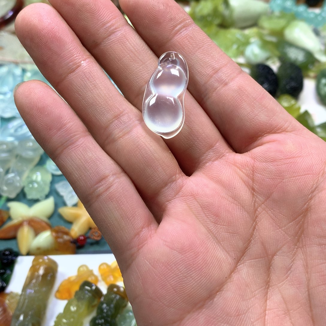 岫玉颈饰未镶嵌小四季豆