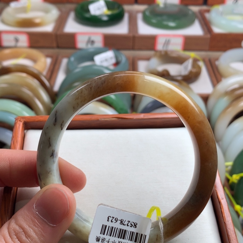 【闪购商品】和田玉手镯未镶嵌57