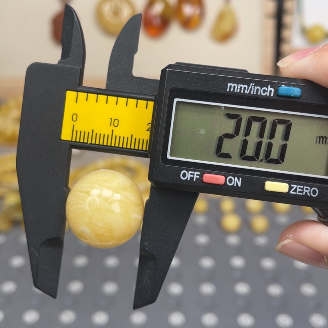 琥珀未镶嵌裸石107号