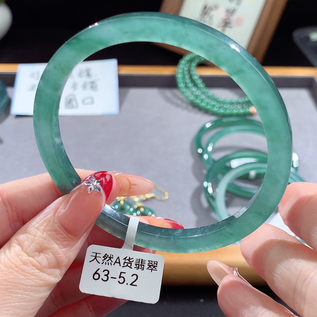 翡翠手镯（圆镯）未镶嵌