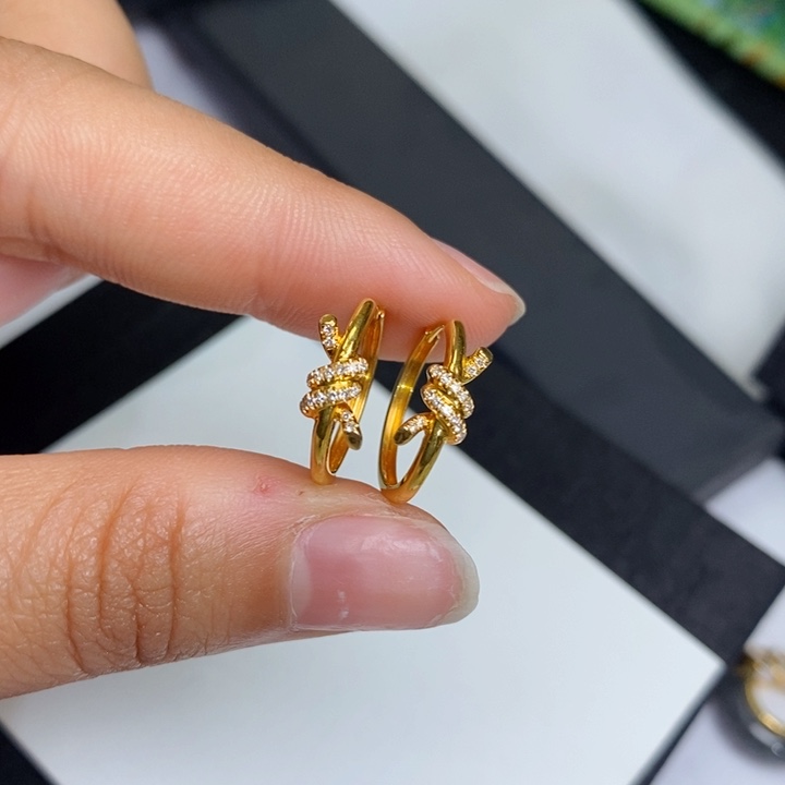 耳饰18K金镶嵌钻石设计款o形耳包（搭甜甜圈，面包圈）