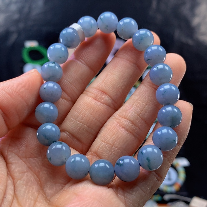 翡翠手链未镶嵌满***。翡翠 9.9