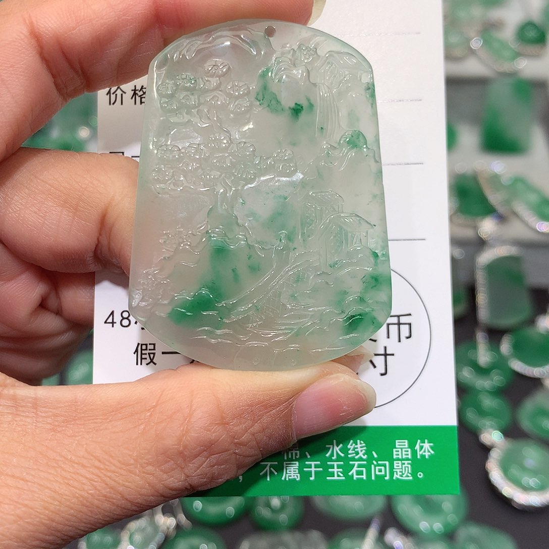 颈饰未镶嵌石英质玉（非洲翠）芬**语