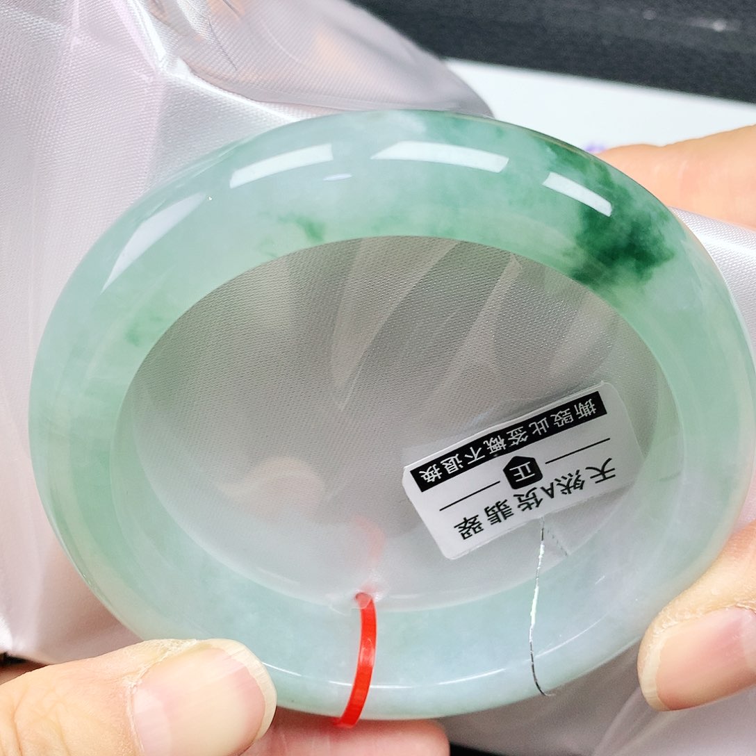 翡翠手镯未镶嵌57圈