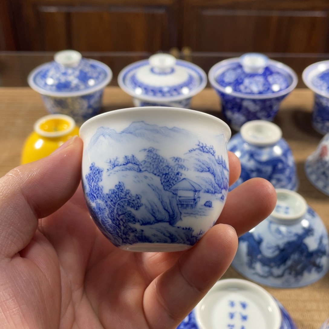 段氏青花山水卧足小缸杯