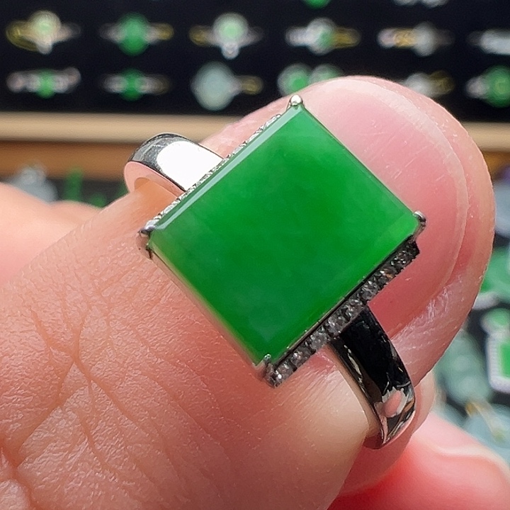 翡翠18K金镶嵌戒指马鞍8.2